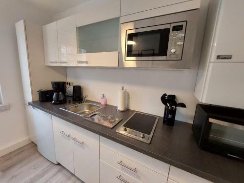 Helles Modern Eingerichtetes Apartment