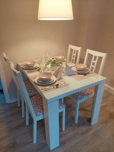 Helles Modern Eingerichtetes Apartment