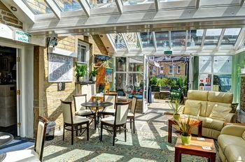 Huddersfield Central Lodge Hotel