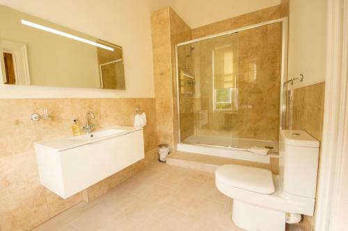 Hostal Edgerton Guest House