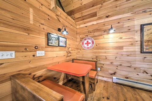Gorgeous Cabin-style Home Near Rangeley Lake!