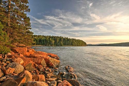 Charming Waterfront Winter Harbor Cottage With Views!