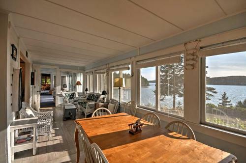 Charming Waterfront Winter Harbor Cottage With Views!