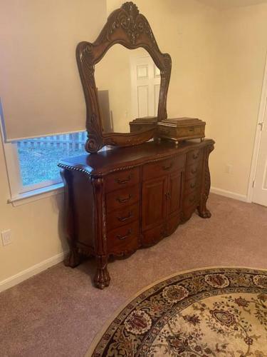 Entire Private Home - 2 Bedroom. Sleeps 3+