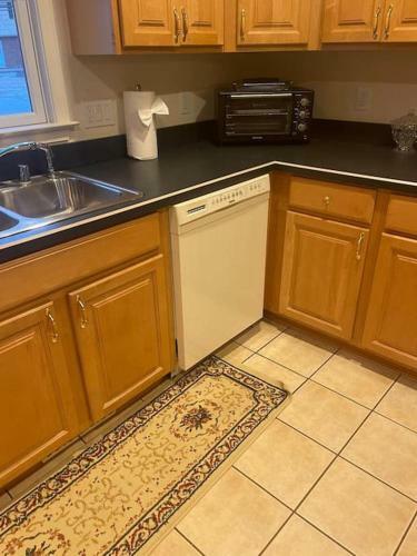 Entire Private Home - 2 Bedroom. Sleeps 3+