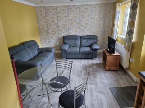 Dog Friendly 2-bed Apartment In Newcastle Emlyn