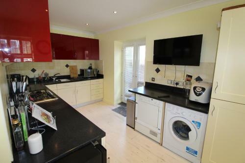 Beautifully Presented Three Bedroom House In Poole
