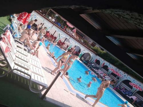 Hostal B&B The Sun Swimming & Pool