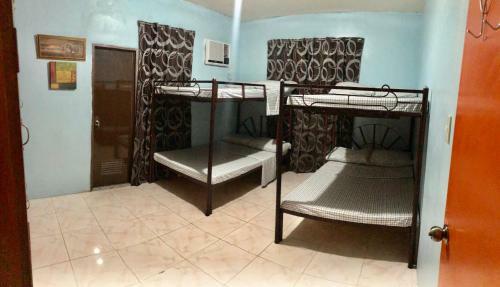 Hostal Rose And Fer Transient House