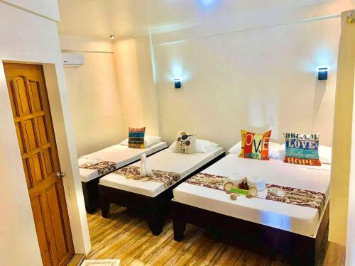 Hotel Pamanilao And Padoy's Dive Camp