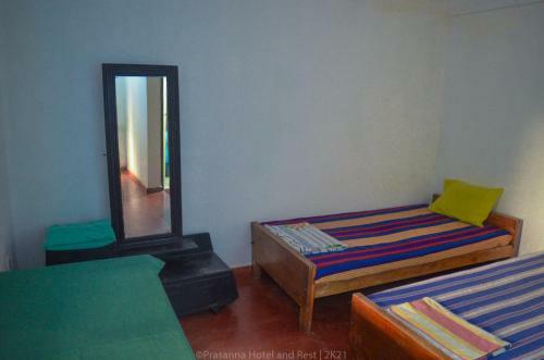 Hostal Prasanna Hotel & Rest