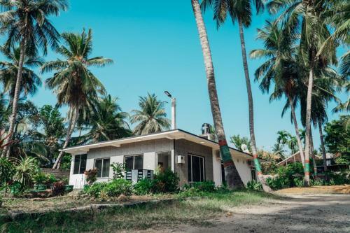 Hostal Sun And Sand Resort