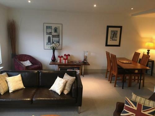 Bradford Views, 2 Bed Apartment