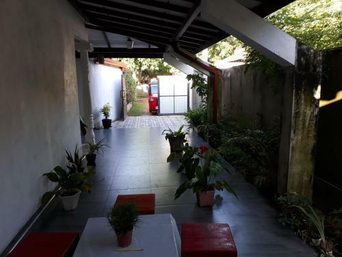 Hostal Enara Guest, Mirissa.