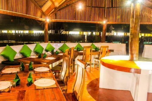 Hotel Ruveesha Beach Resort
