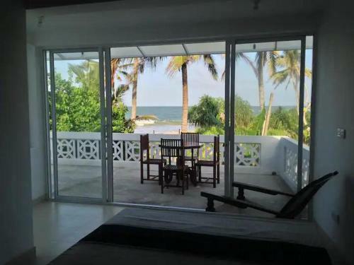 Hostal Hikka Front