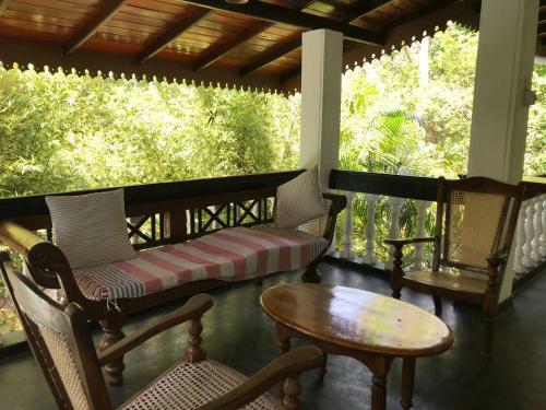 Hostal Poppy Garden Villa