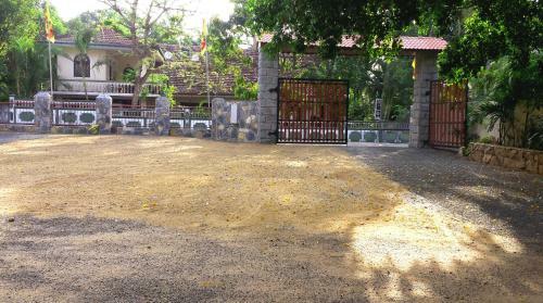 Hotel Earl's Red Kurunegala