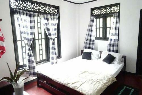 Hostal River Side Guest House And Travels