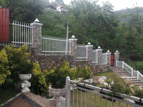 Lodge Mansion In Kandy Valley's