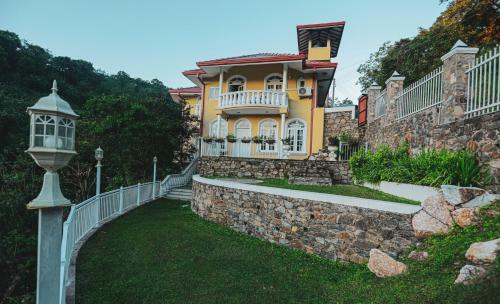 Lodge Mansion In Kandy Valley's
