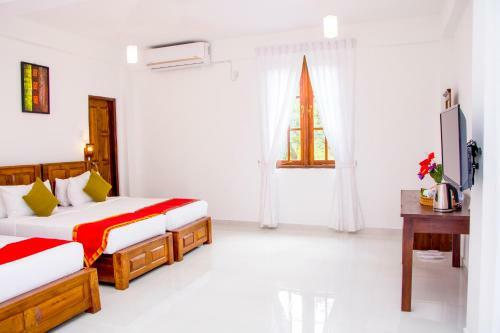 Hotel White Camelot