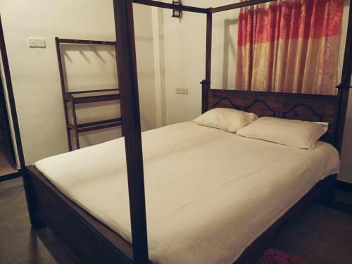 Hostal Way Point