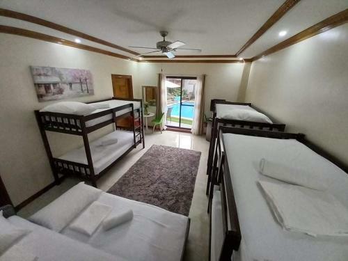 Hostal Blue Moon Inn And Pool Resort