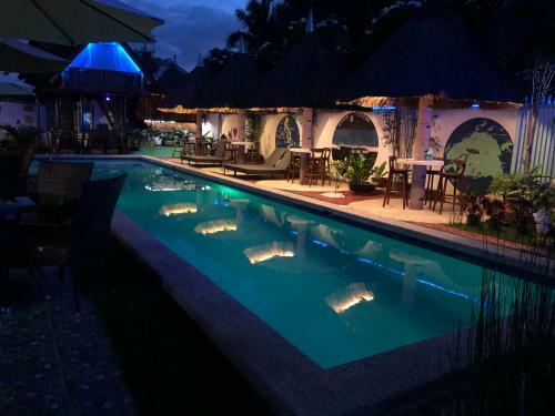 Hostal Blue Moon Inn And Pool Resort