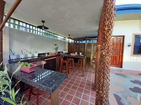 Hostal Blue Moon Inn And Pool Resort