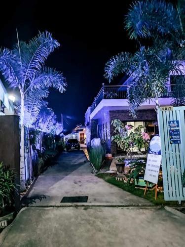 Hostal Blue Moon Inn And Pool Resort