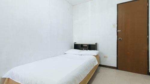 Hotel Cristian Jay Dormitory