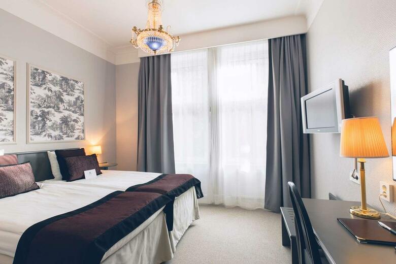 Crystal Plaza Hotel