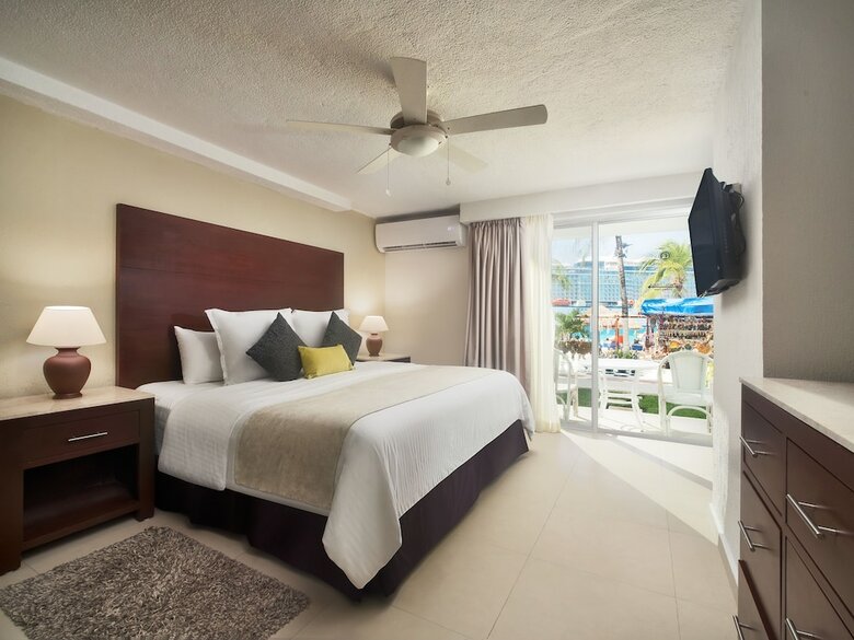 Hotel El Cid La Ceiba Beach