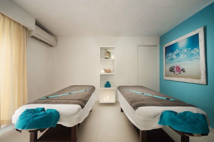 Hotel El Cid La Ceiba Beach