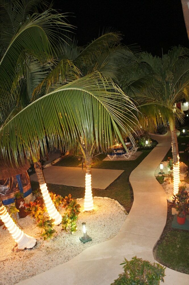 Hotel El Cid La Ceiba Beach