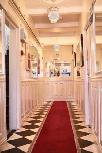 Hostal Luton Hotel Residence