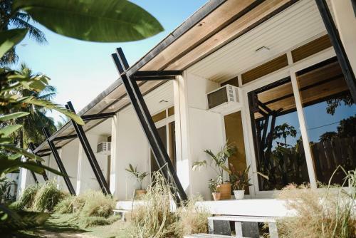 Bed & Breakfast Suyog Life Siargao