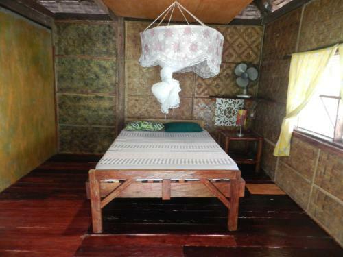 Hotel Nuts Huts
