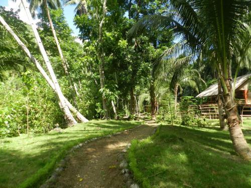 Hotel Nuts Huts