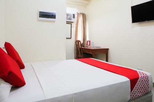 Vaccinated Staff - Oyo 442 Ipark Hotel