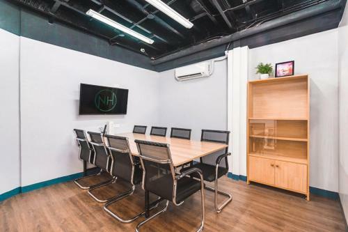 Nomad's Hub - Best Value Co-living Hostel
