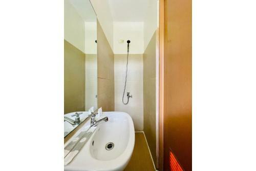 Hotel Vaccinated Staff - Oyo 823 Stay Inn