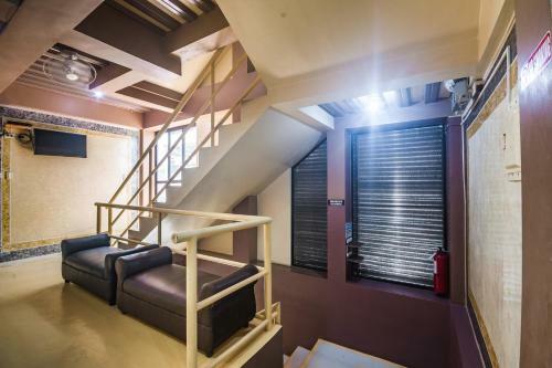 Hotel Vaccinated Staff-oyo 569 Alt Complex