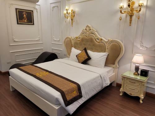 Hotel Kh�ch S?n Hoa ?�ng