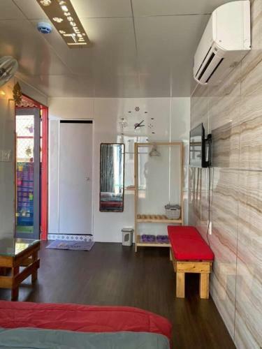 Hostal H Homestay Container Lagi Beach