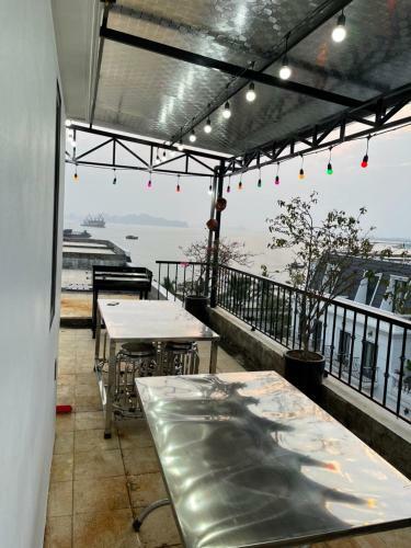 Tropical Villa Halong