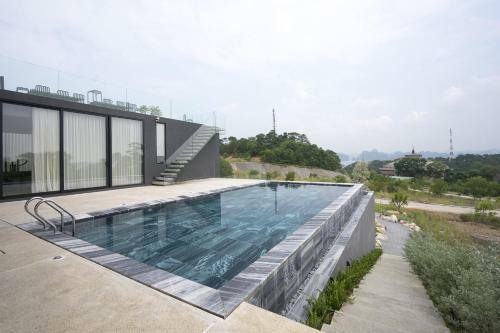 S-hill Villa H? Long