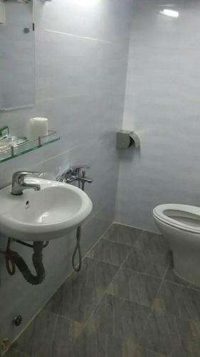 Hotel C?m T� C?u 27 L� H?ng Phong
