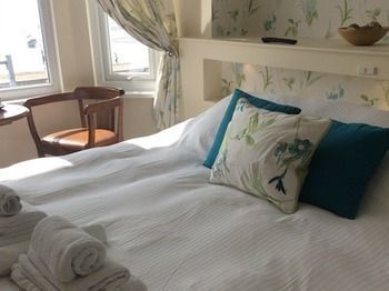 Hostal Pebbles Guest House